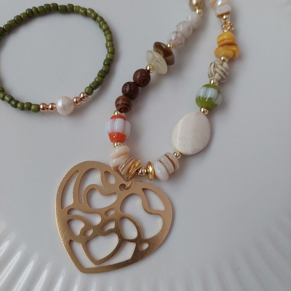 Unique Handcrafted Set of Necklace and Bracelet Crystals Aluminum Pendant - Picture 2 of 4